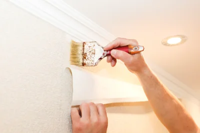 Pose de papier peint à Brézins — revêtements muraux et toiles de verre